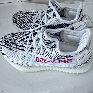 Yeezy kids size 5! FAST SHIP